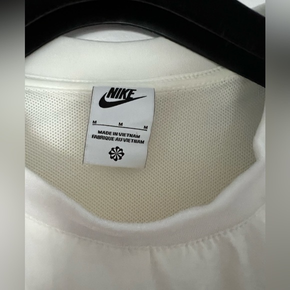Nike Women's Sportswear Everyday Modern Woven Boxy crop Top white cream size M - Picture 8 of 10